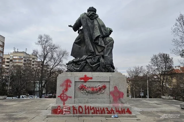 Братская могила в районе Лазинец. 