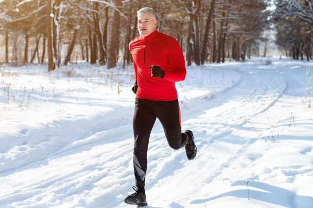 В недавней статье международного журнала BMJ Medicine было установлено, что плавание не снижает смертность, а бег — снижает.