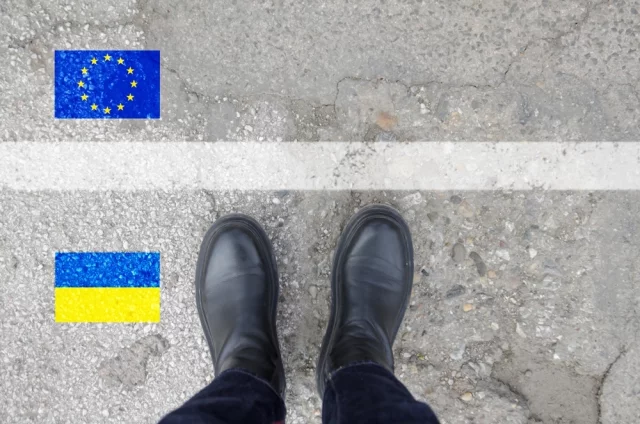 Киев пока не выполнил требования для вступления в союз, а сама Украина — страна, конечно, большая, но не слишком богатая.