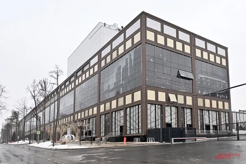 «Сегодня мы завершили важнейший этап масштабной программы возрождения исторической Киностудии Горького. На севере Москвы построен масштабный студийный комплекс, предназначенный для производства фильмов, сериалов, телевизионных передач, шоу и других проектов с видеоконтентом», - отметил мэр.