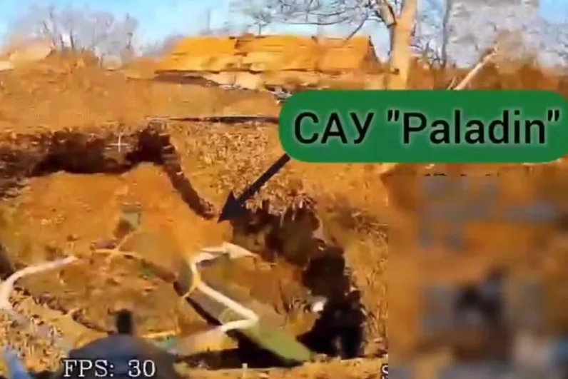 Расчеты ударных FPV-дронов и беспилотников типа «Ланцет» Южной группировки войск уничтожили две самоходные гаубицы М109 Paladin ВСУ.