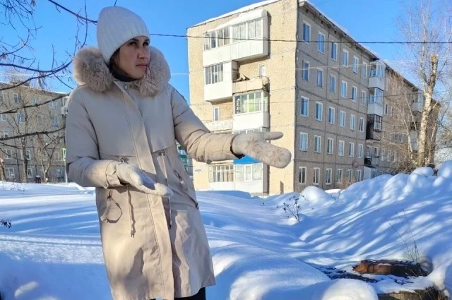 Люди ждут, когда теплотрассу приведут в порядок