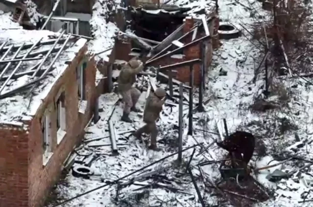 ВСУ — а армия всегда слепок общества — превратились за годы войны в банду убийц и мародеров. 