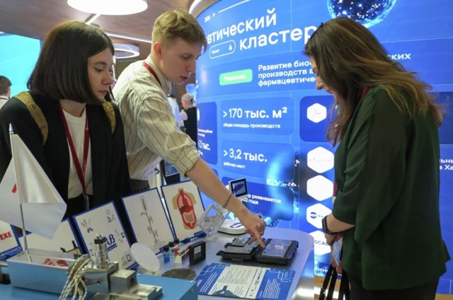 На выставке, проходящей в рамках IV Форума будущих технологий в Москве.