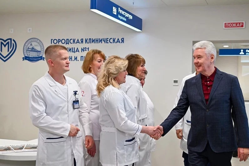 В среду, 25 февраля, мэр Москвы Сергей Собянин открыл лечебно-диагностический корпус ГКБ №1 имени Пирогова после комплексной реконструкции. Новые кабинеты и палаты примут пациентов уже в марте.