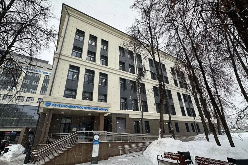 Реконструкция пятиэтажного здания началась в сентябре 2024 года и была закончена чуть больше чем за год.