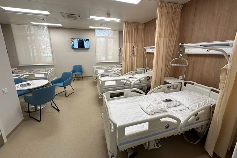 Отдельное внимание в ходе реконструкции уделили навигации и созданию безбарьерной среды, удобной для маломобильных пациентов.