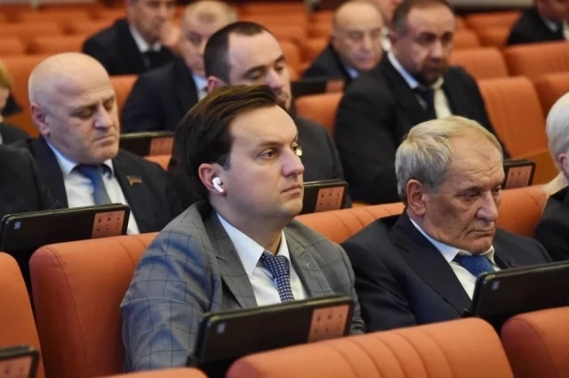 Кирилл Глазов в Дагестане появляется не часто, и обязанности депутата Народного собрания республики исполняет формально, считает прокуратура.