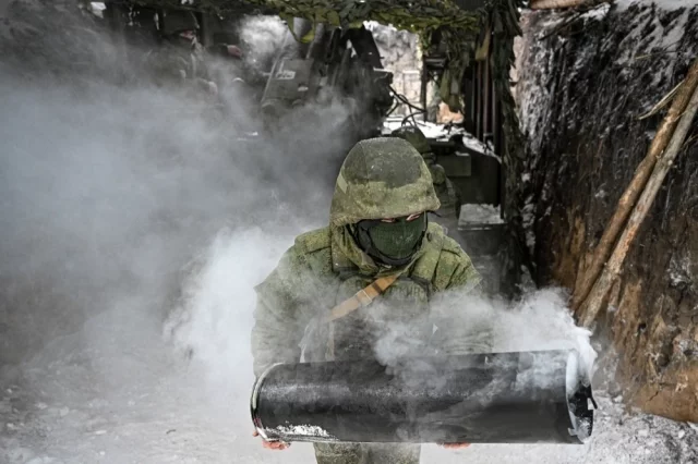 Боевая работа расчета самоходной пушки 2С5 «Гиацинт-С» 29-го артиллерийского полка 11-го армейского корпуса группировки войск «Север» на Харьковском направлении специальной военной операции.