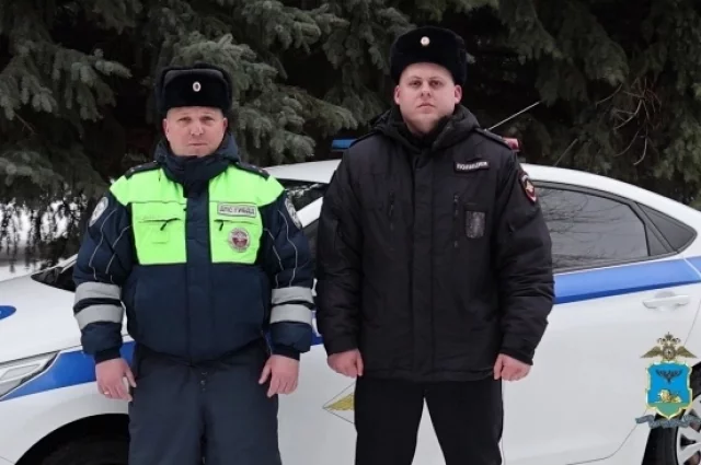 Полицейские Максим Верщуков и Андрей Лазарев  не допустили, чтобы кто-то из пассажиров пострадал.