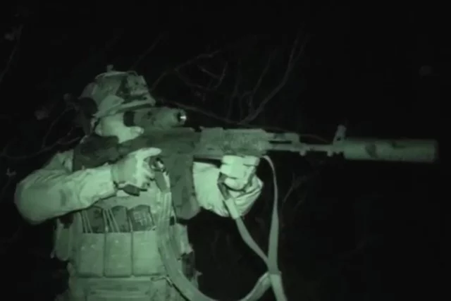 Свою «Бабу-Ягу» Кино и его товарищи всё-таки дождались. Нескольких выстрелов по батарее хватило, чтобы коптер камнем упал на землю.