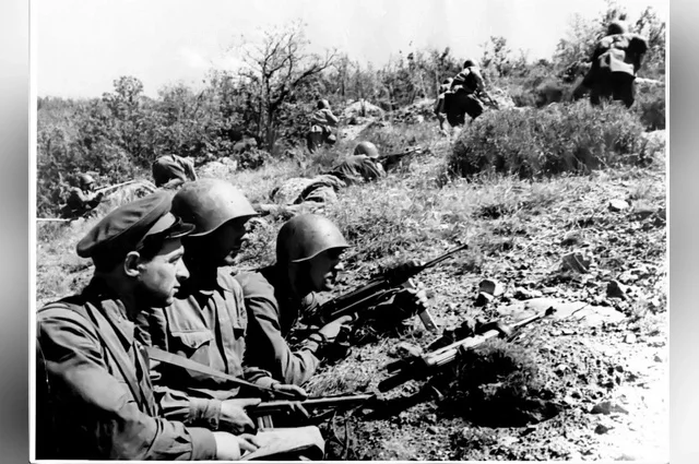 На боевых позициях. Севастополь, 1942 г.