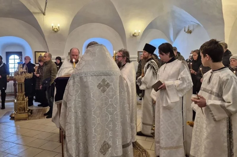 Садик, службы в монастыре, молитва — вот чем была наполнена в последние годы жизнь двух актеров, фото которых когда-то украшали обложки журналов. 