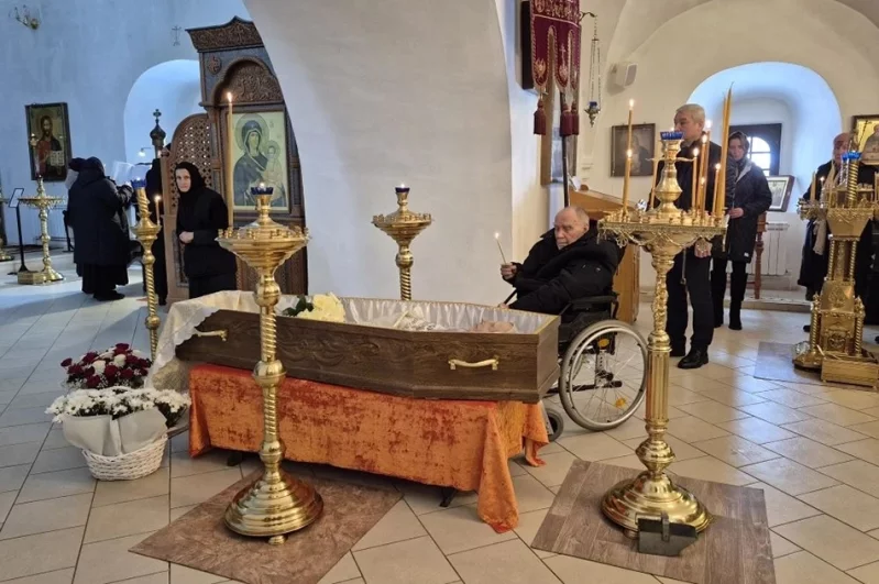 Именно на кладбище старинного монастыря неповторимая красавица советского кинематографа Наталья Ивановна Климова обретет последнее пристанище.