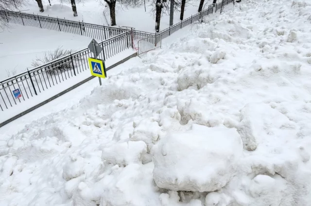 Снежный покров в столице может продержаться до мая.