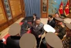 Подарок получили члены Центрального военного комитета ТПК, главные командиры ведомств вооруженных сил КНДР, командиры крупных соединений и охранных частей КНА, а также ведущие руководящие кадры.