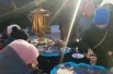Согревались горячим чаем из русского самовара и не по-зимнему ярким солнышком.