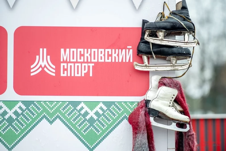 Фанаты в этот день встретили с олимпийской чемпионкой, фигуристкой Александрой Трусовой. 