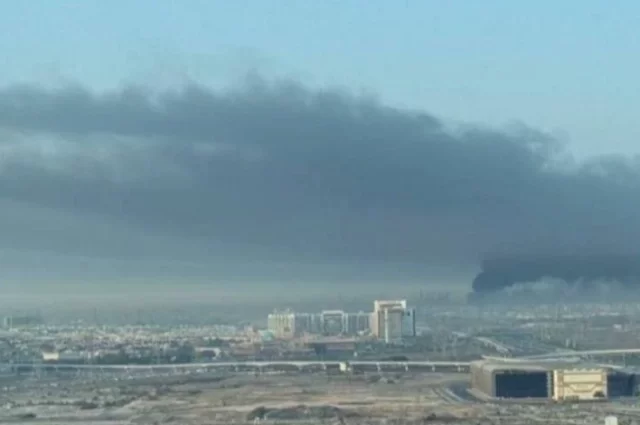 В Дубае после перерыва прогремели новые взрывы. 