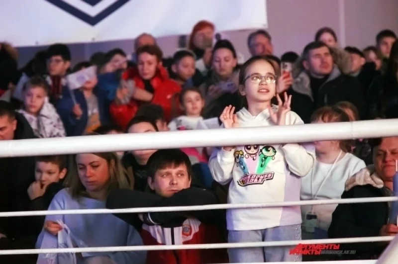 Зрители наблюдали за шоу, затаив дыхание.