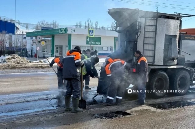 Ямочный ремонт в Белгороде дорожники ведут с помощью рециклера.