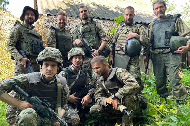 Актеры после первого съемочного дня.