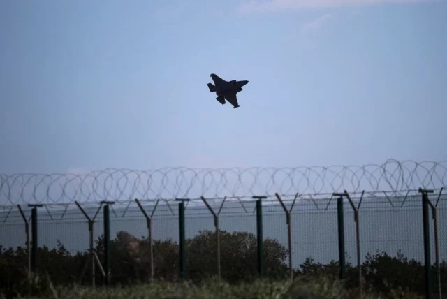 В ночь на 2 марта была атакована британская военная авиабаза Акротири.