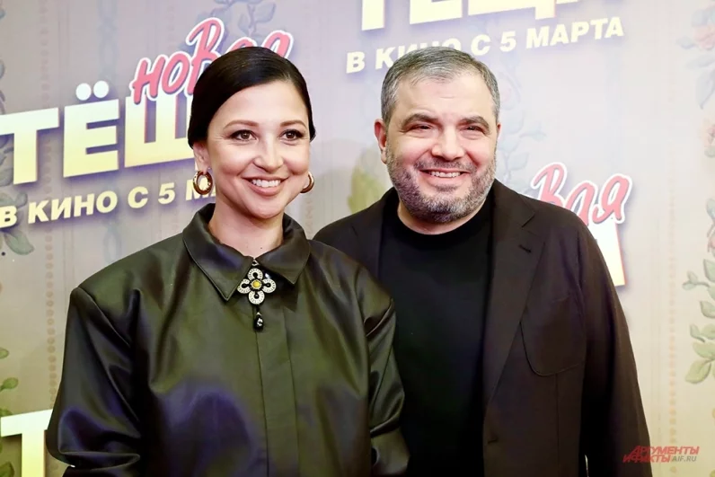 Продюсер Тимур Вайнштейн с супругой, телеведущей Яной Батыршиной.