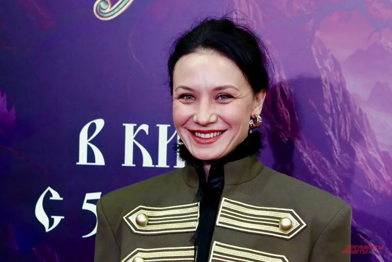 Актриса Анастасия Попова.