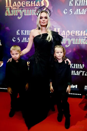 Актриса Ангелина Добророднова.