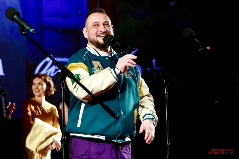 Режиссер Александра Амиров.