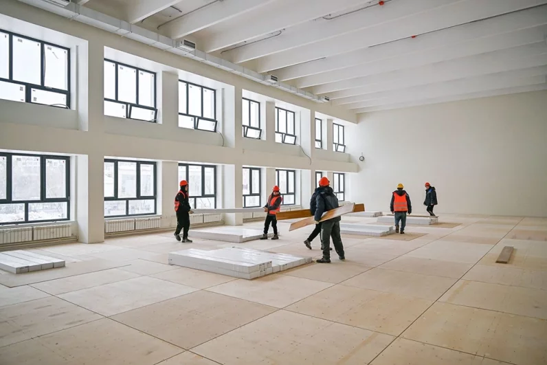 Это – не простой ремонт, а полноценная реконструкция, после которой давно работающая школа будет отвечать всем современным требованиям столицы.