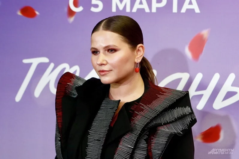 Актриса Юлия Топольницкая на премьере фильма «Тюльпаны».