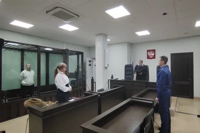 На суде он казался почти невозмутимым