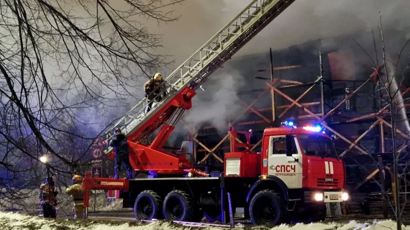 Общая площадь горения составила 600 квадратных метров.