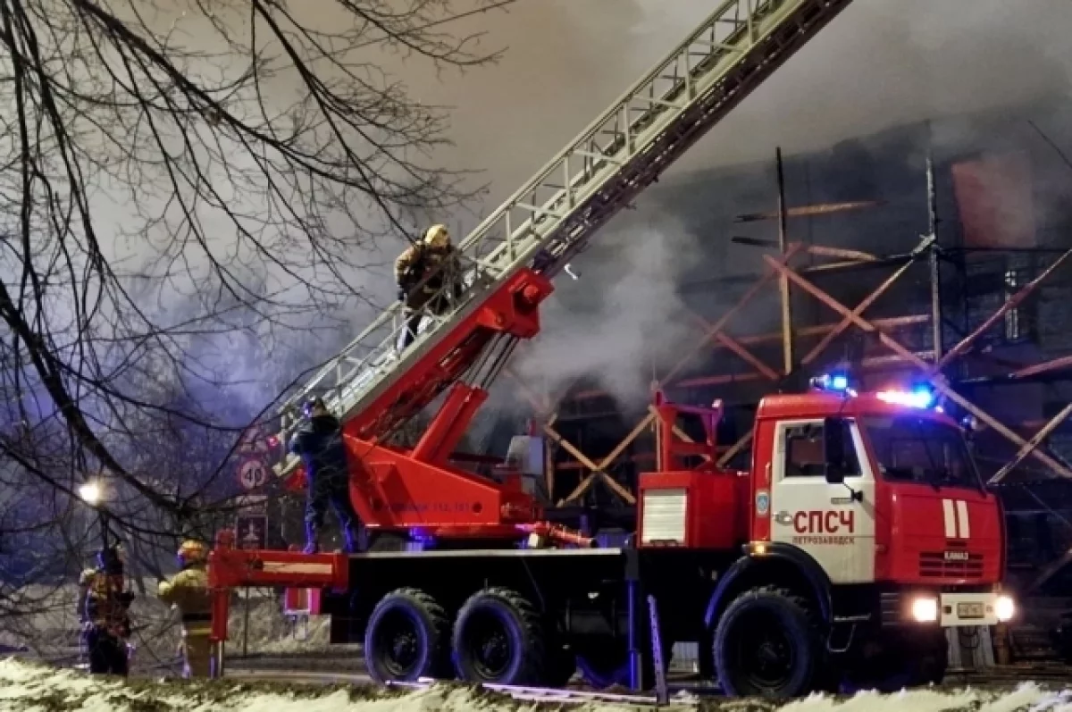 В Петрозаводске потушили пожар в Доме горного начальника