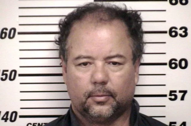 Уроженец Пуэрто-Рико Ариэль Кастро казался типичным американцем, погруженным в личные заботы.