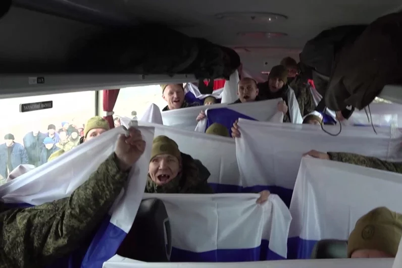 Российские военнослужащие, возвращенные из украинского плена.