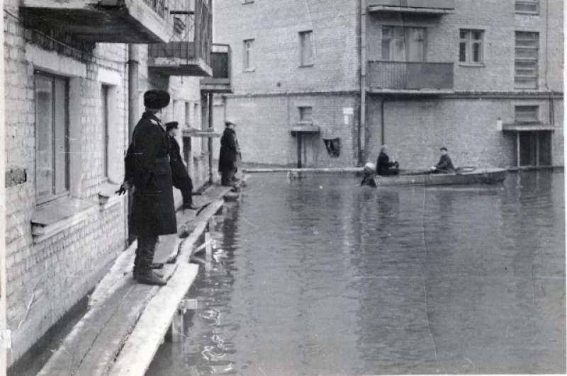 Разлив Суры. Подтопленные дома.