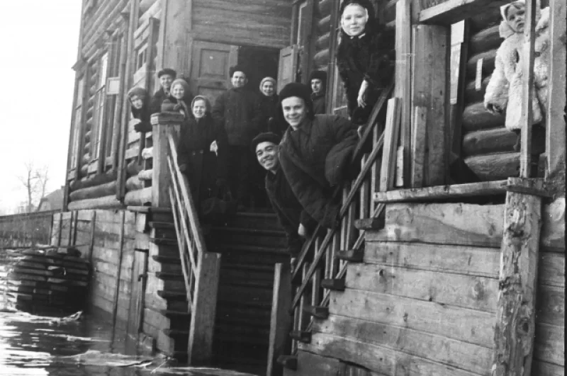 1948 г. Разлив Суры на улице Фабричной.