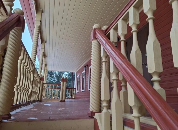 Вход на второй этаж. 