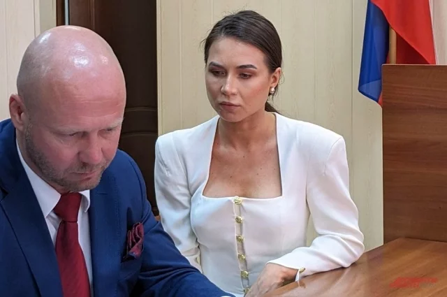 Лерчек подозревают в валютных операциях по выводу средств из России с использованием подложных документов.