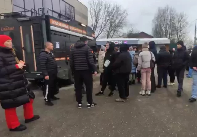 В Звенигороде продолжаются поиски троих школьников. В субботу, 7 марта, они вышли гулять на берег Москвы-реки и домой не вернулись