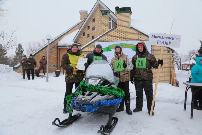 Москаленскому районному обществу прямо на построении вручили новый снегоход — традиционный приз за активную работу.