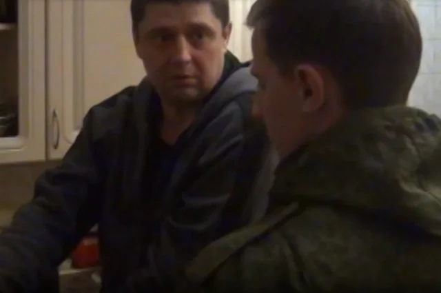 Евгений Гущин во время следственного эксперимента