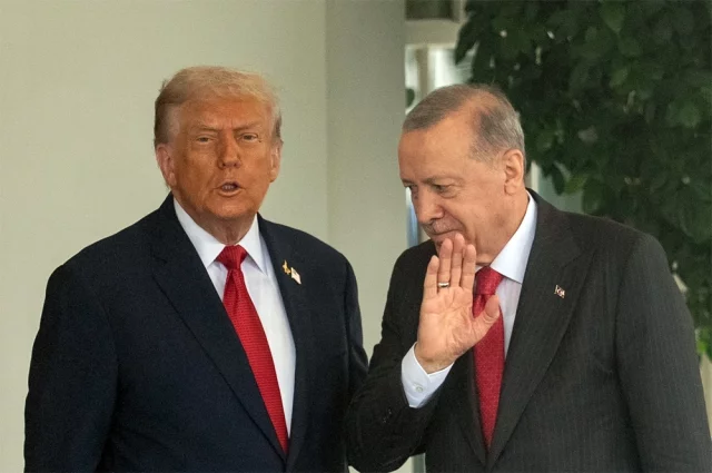 Дональд Трамп призвал турецкого лидера Реджепа Эрдогана нанести совместный ракетный удар по новому рахбару Ирана.