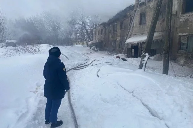 В аварийном здании произошёл пожар из-за неисправной проводки, погибла женщина.