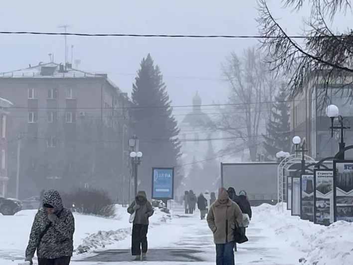 Календарная весна наступила уже почти две недели назад, но в Омске об этом, кажется, забыли.