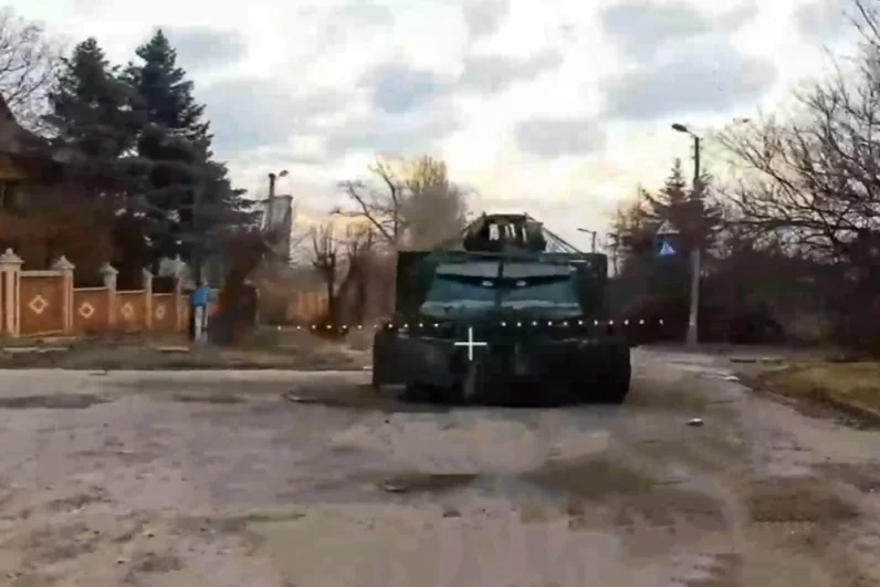 Операторы беспилотных систем Южной группировки войск уничтожили боевую бронированную машину ВСУ Senator производства Канады.