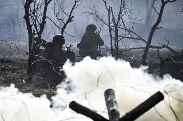 Войска группировки «Центр» с двух сторон ворвались в Гришино и сейчас заканчивают зачистку населенного пункта.